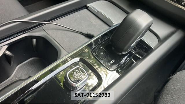Volvo XC60 2022-09 8329284-14