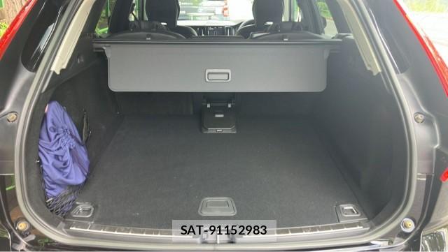 Volvo XC60 2022-09 8329284-17
