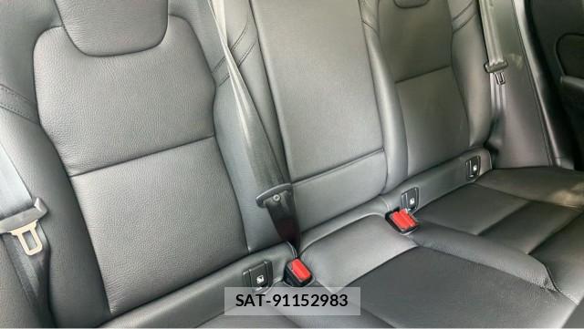 Volvo XC60 2022-09 8329284-6