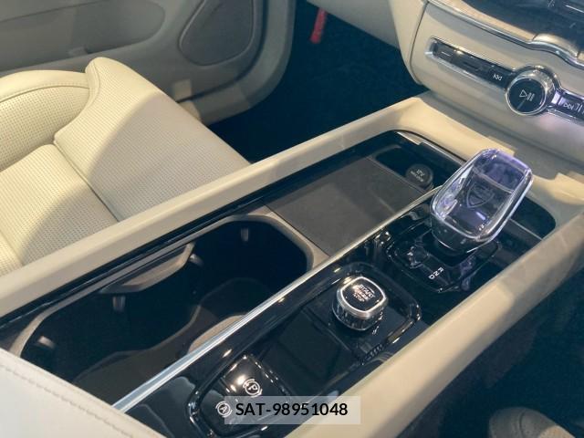 Volvo XC60 2025-01 8329872-15