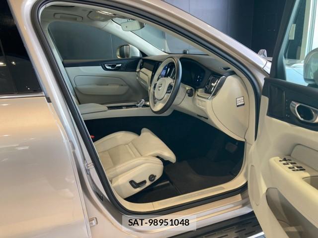 Volvo XC60 2025-01 8329872-4