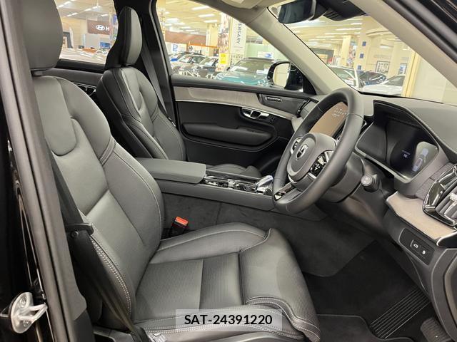 Volvo XC90 2025-03 8329906-4