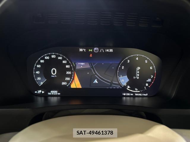 Volvo XC90 2017-02 8330026-11