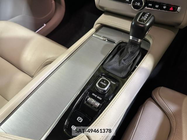 Volvo XC90 2017-02 8330026-12