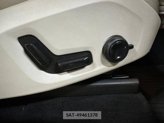 Volvo XC90 2017-02 8330026-16