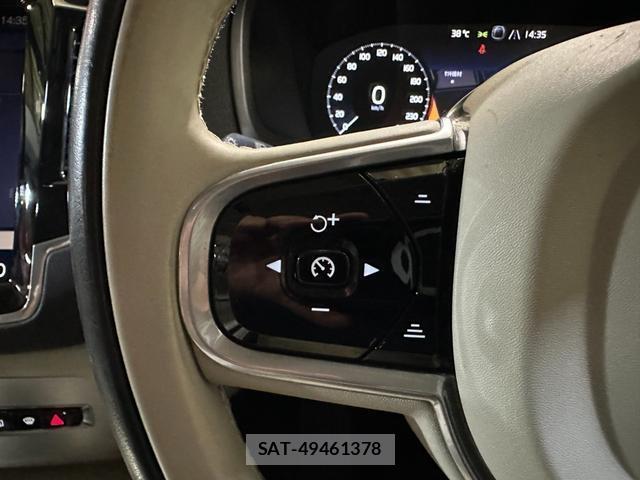 Volvo XC90 2017-02 8330026-9