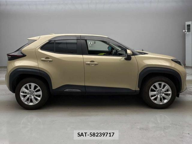 Toyota YARIS CROSS 2023-12 8328819-13