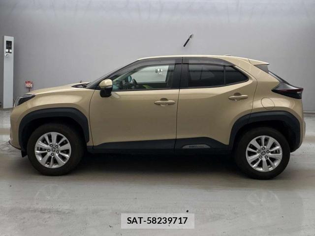 Toyota YARIS CROSS 2023-12 8328819-14