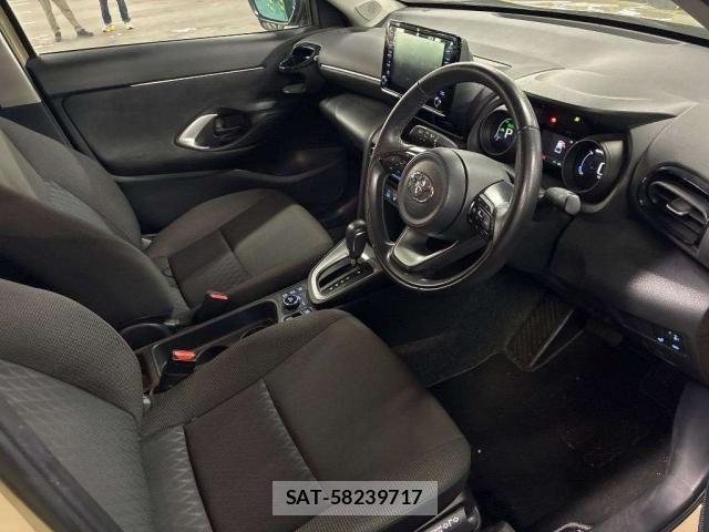Toyota YARIS CROSS 2023-12 8328819-3