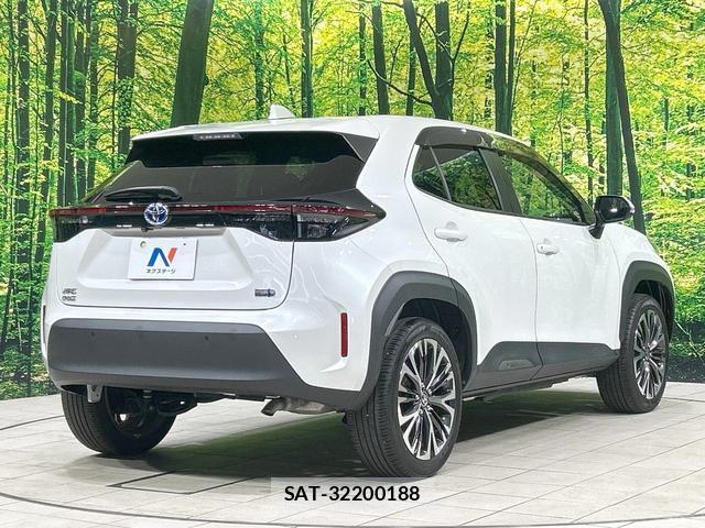 Toyota YARIS CROSS 2023-11 8329035-16