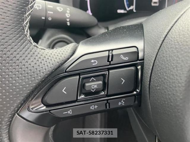 Toyota YARIS CROSS 2024-03 8330528-15
