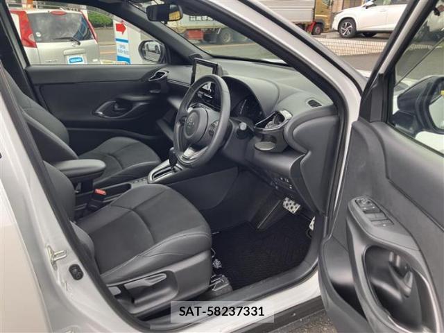 Toyota YARIS CROSS 2024-03 8330528-3