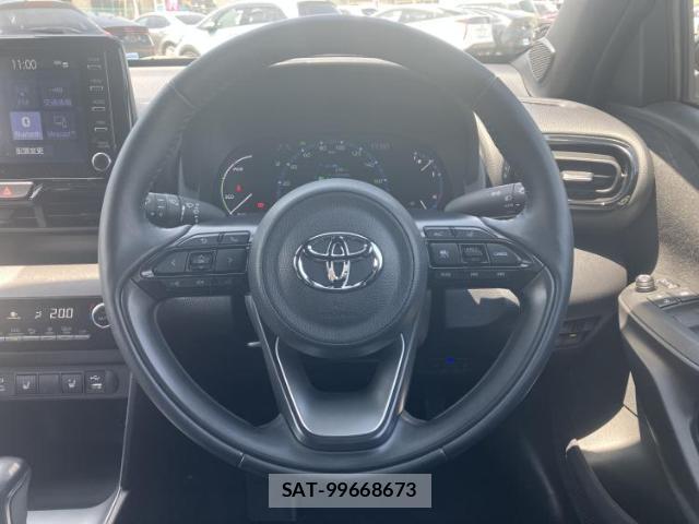 Toyota YARIS CROSS 2023-12 8330586-12