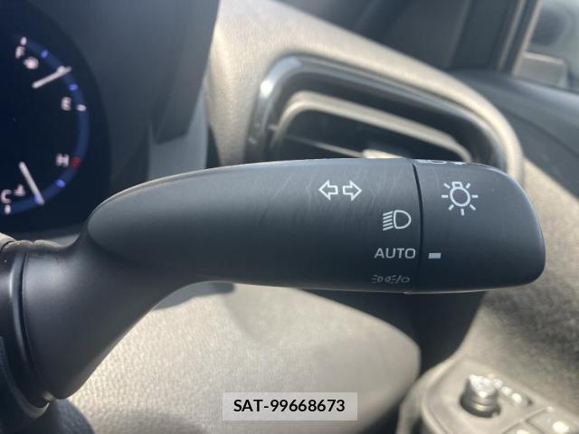 Toyota YARIS CROSS 2023-12 8330586-13
