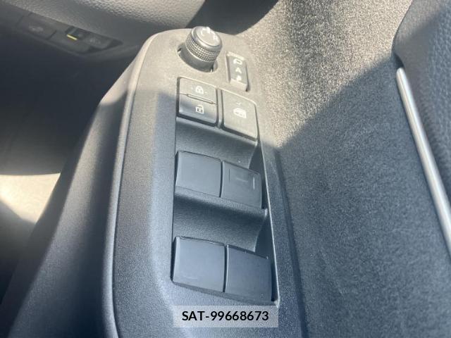 Toyota YARIS CROSS 2023-12 8330586-17