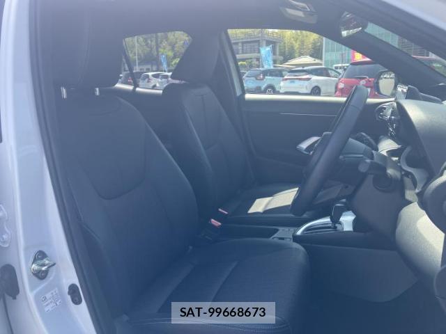 Toyota YARIS CROSS 2023-12 8330586-3