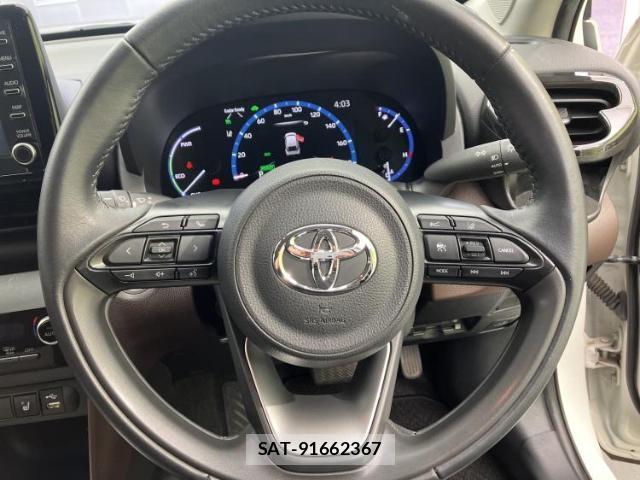Toyota YARIS CROSS 2021-12 8330646-13