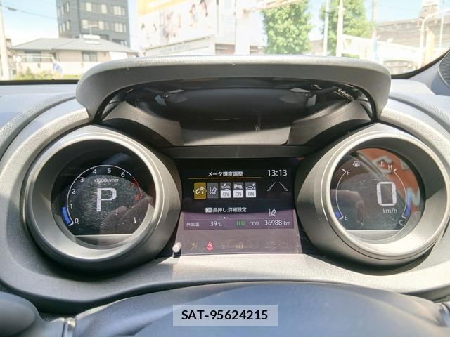 Toyota YARIS 2020-11 8329122-12
