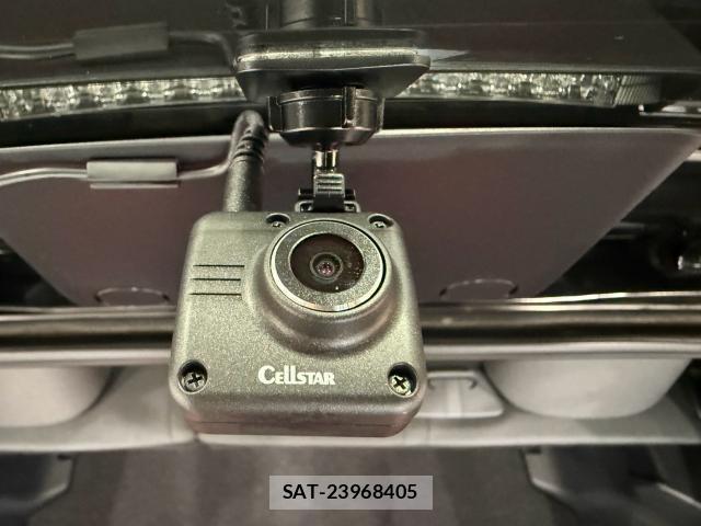 Toyota YARIS 2022-02 8329441-11