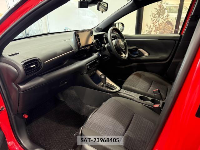 Toyota YARIS 2022-02 8329441-13