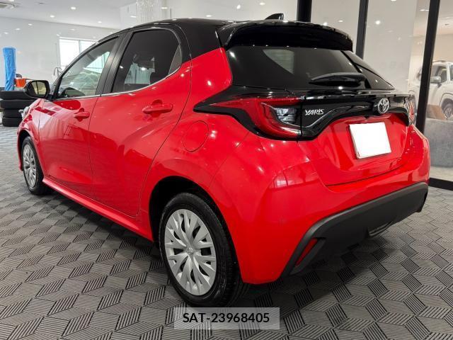 Toyota YARIS 2022-02 8329441-17