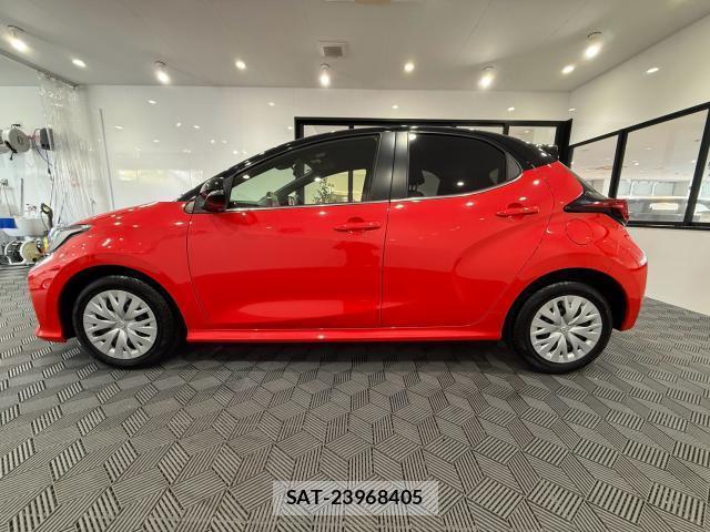 Toyota YARIS 2022-02 8329441-18