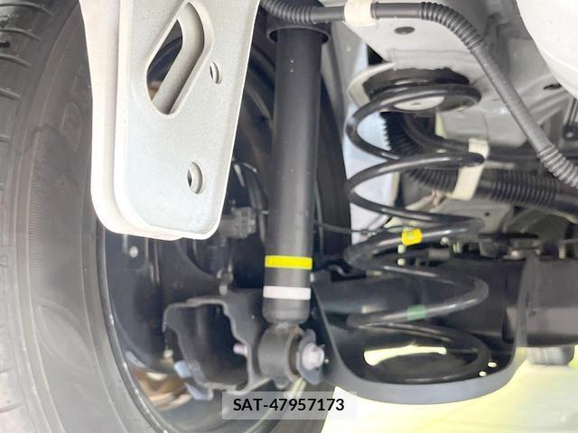 Toyota YARIS 2023-07 8329478-19