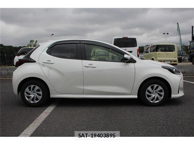 Toyota YARIS 2021-05 8329748-16