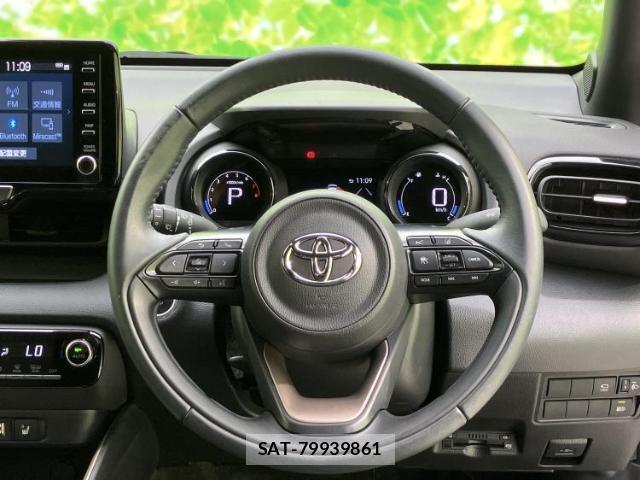 Toyota YARIS 2022-05 8330406-13