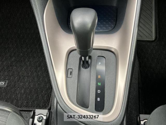 Toyota YARIS 2023-01 8330432-17