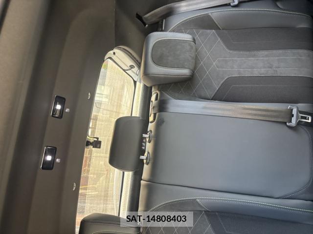 Peugeot 208 2022-04 8343924-5