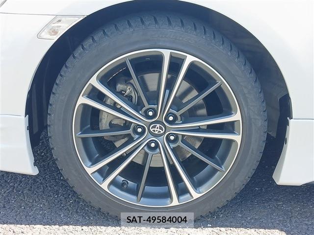 Toyota 86 2012-10 8342362-13