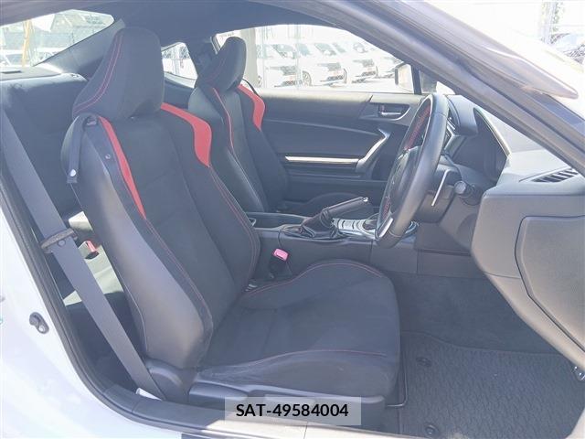 Toyota 86 2012-10 8342362-16