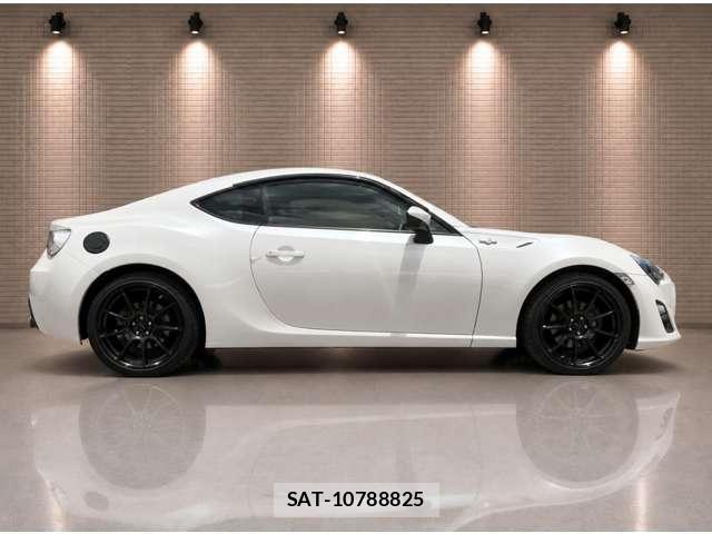Toyota 86 2012-11 8343745-1