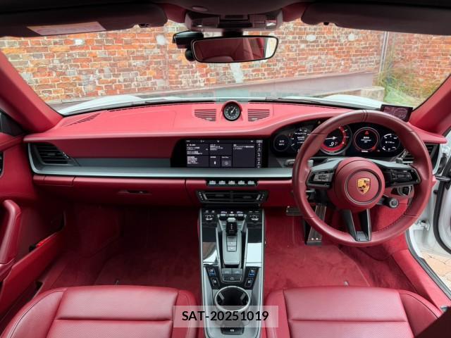 Porsche 911 2019-12 8342203-1