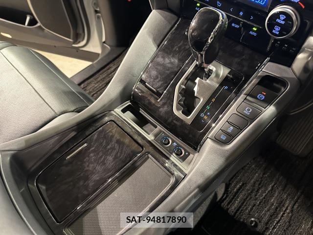 Toyota ALPHARD 2019-06 8344102-16