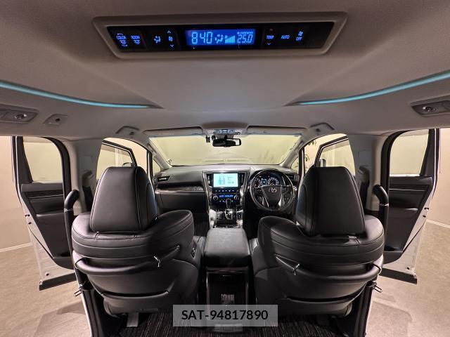 Toyota ALPHARD 2019-06 8344102-2