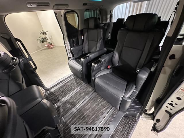 Toyota ALPHARD 2019-06 8344102-6