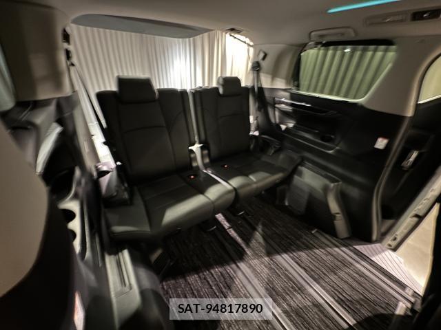 Toyota ALPHARD 2019-06 8344102-7