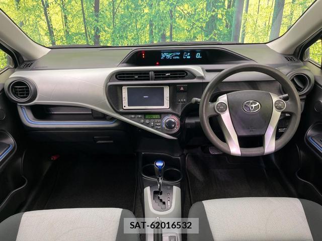 Toyota AQUA 2014-01 8342047-1