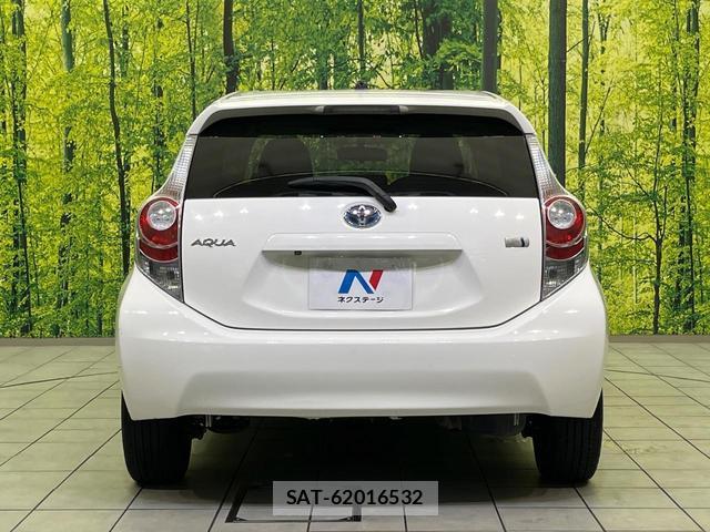 Toyota AQUA 2014-01 8342047-14