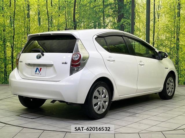 Toyota AQUA 2014-01 8342047-16