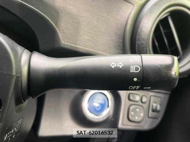 Toyota AQUA 2014-01 8342047-6