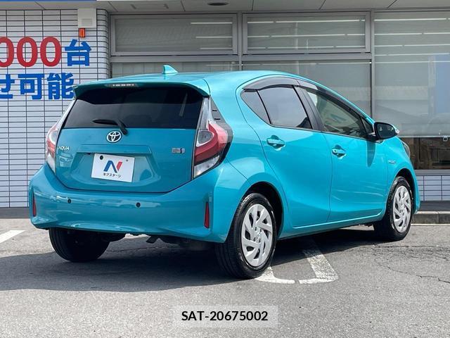 Toyota AQUA 2017-07 8342132-16