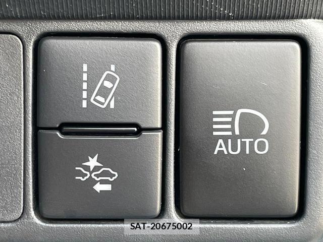 Toyota AQUA 2017-07 8342132-4