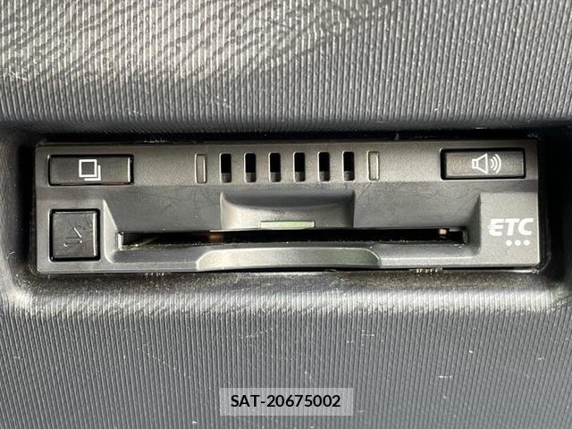 Toyota AQUA 2017-07 8342132-6