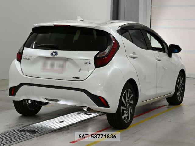 Toyota AQUA 2021-11 8342542-1