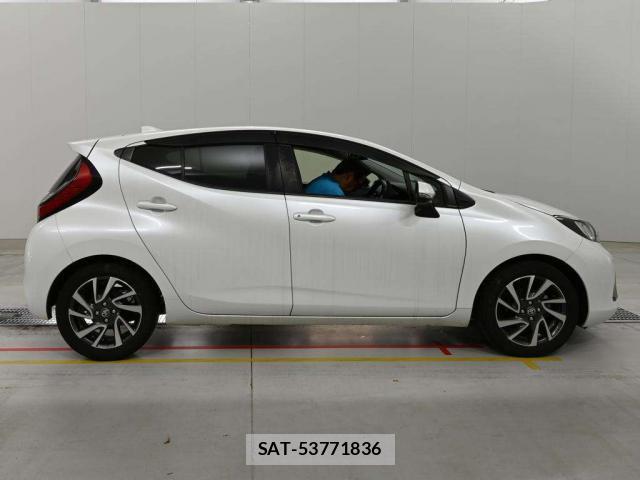 Toyota AQUA 2021-11 8342542-10