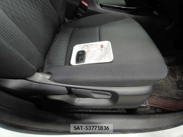 Toyota AQUA 2021-11 8342542-3