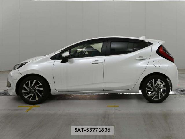 Toyota AQUA 2021-11 8342542-9